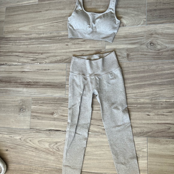 Amazon Workout Set - Picture 1 of 4